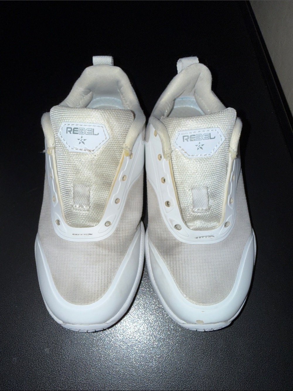 Rebel Cheer White Kids Sneakers Sz Y1 Has stains but otherwise great condition.